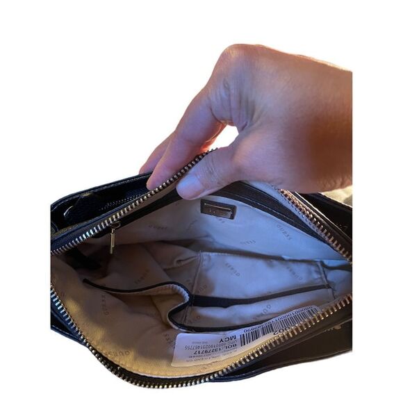 NWOT WOMENS GUESS BLACK FAUX LEATHER CLUTCH - Picture 5 of 8